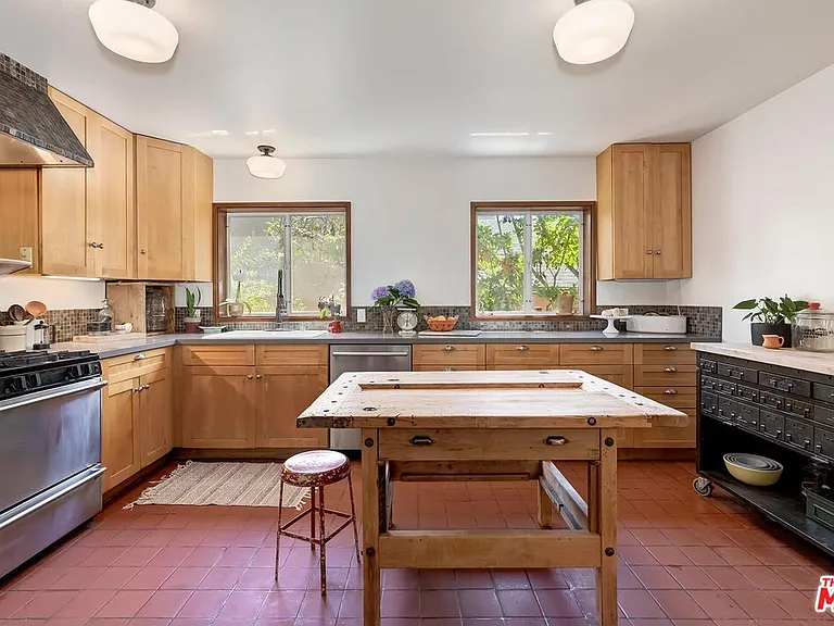 515 N Kenter Ave — Photo 9