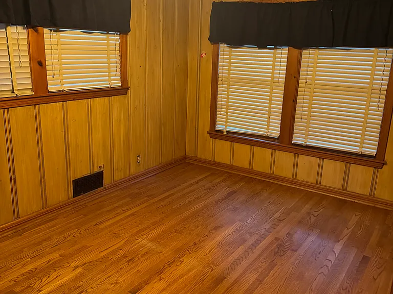 2504 Yeager St — Photo 8