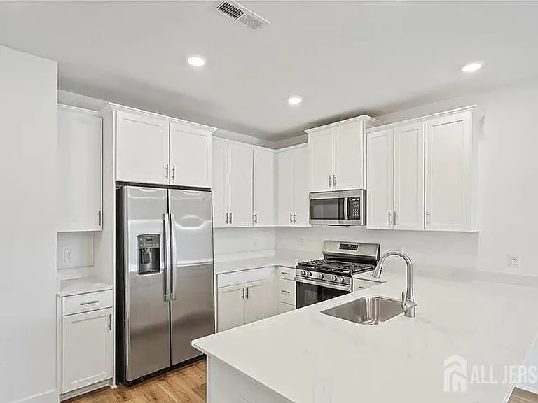 28310 Radford Ct — Photo 2