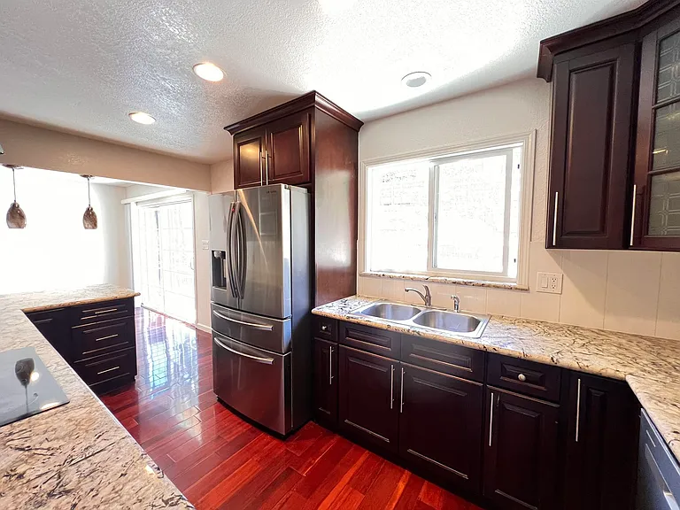 29 Upland Ave — Photo 8