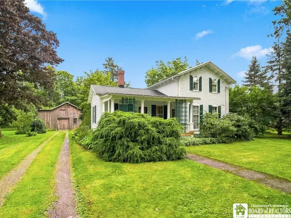 19 Spring St, Westfield, NY 14787