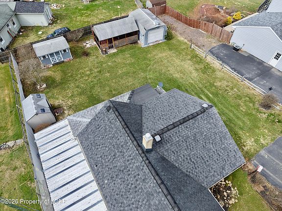 5th image of 1074 Lower Demunds Rd