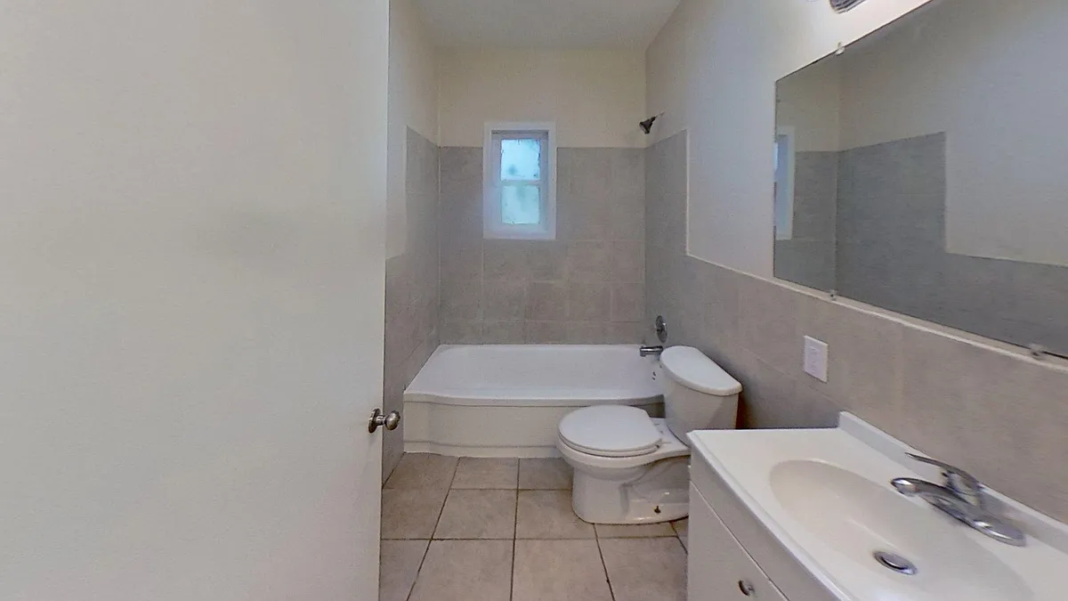 Building Photo - 204 Elbring Dr