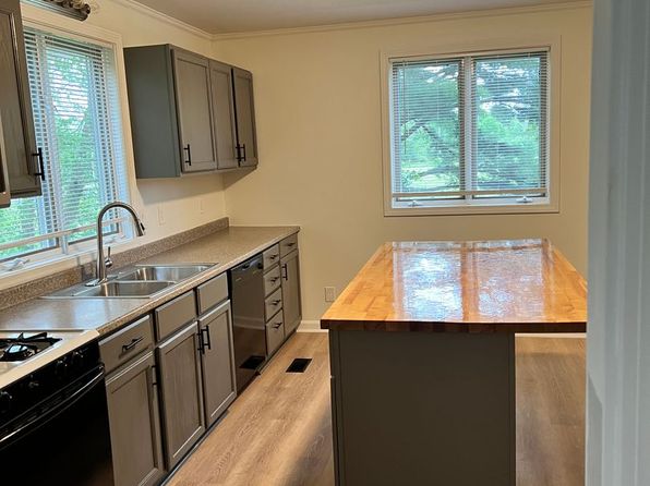 17 Pheasant Dr APT 2