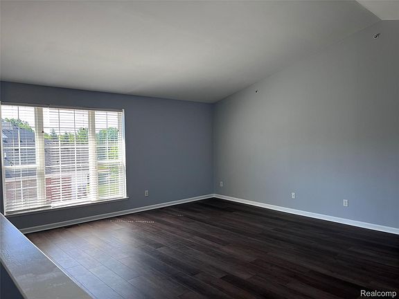 5th image of 2604 Riversedge Dr #10