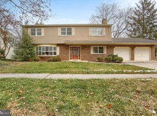 516 Lamp Post Ln, Camp Hill, PA 17011