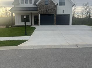 1063 Silverpine Dr, Chattanooga, TN 37421