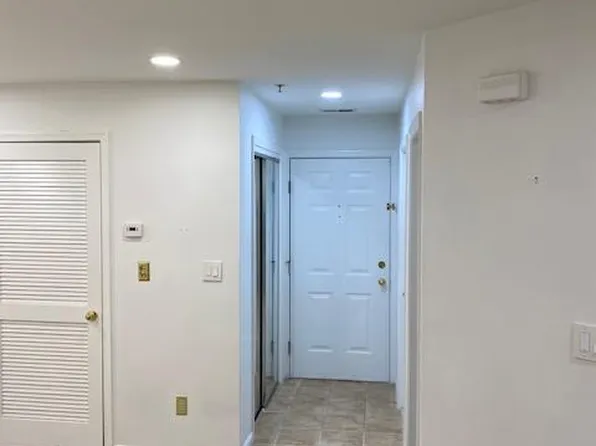 628 Waterford Dr, Edison, NJ 08817