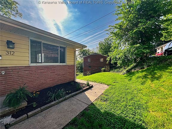 4th image of 312 Redwood Dr