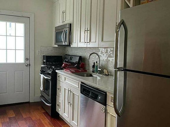 5th image of 389 Macon St #2