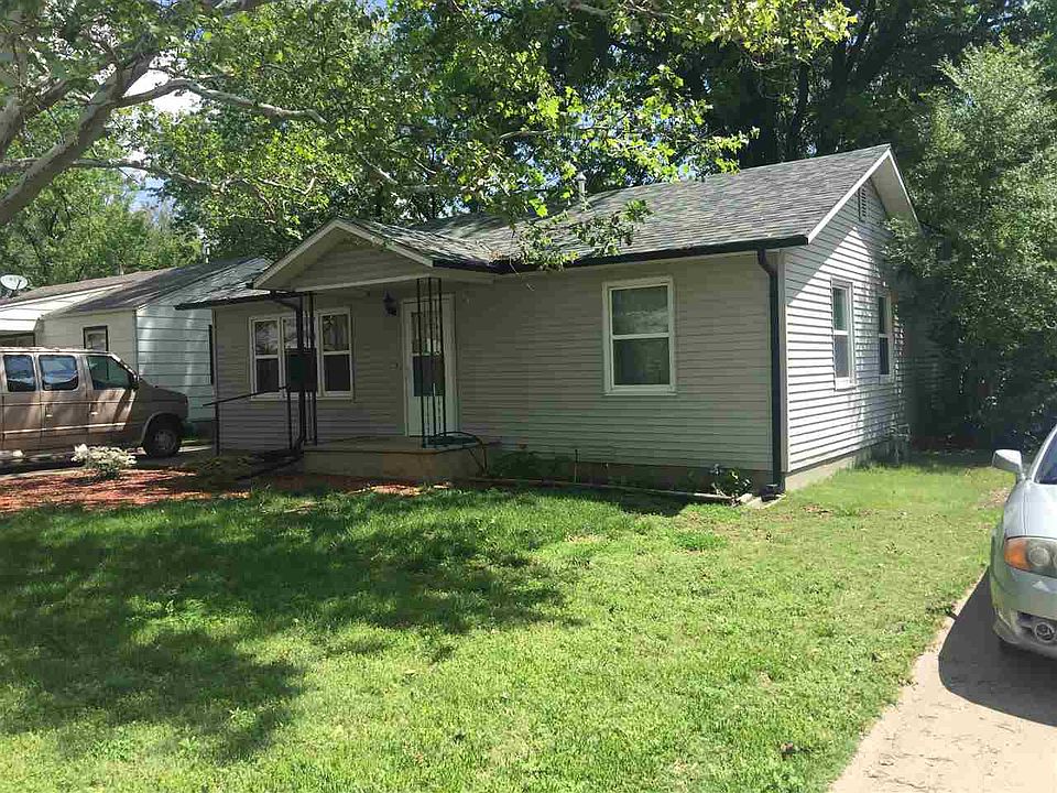 2nd image of 814 N Atchison St