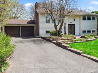 30 Juniper Ct, Ottawa, ON K2E 5M6