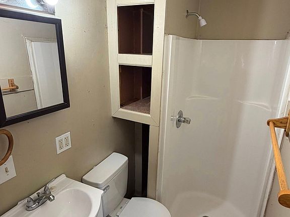 3rd image of 1340 Linden Ave #F