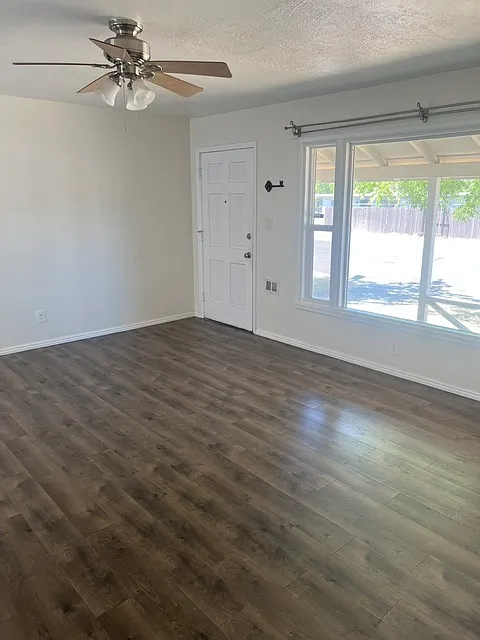 2 bed, 860 sqft, $2,200 — Photo 2