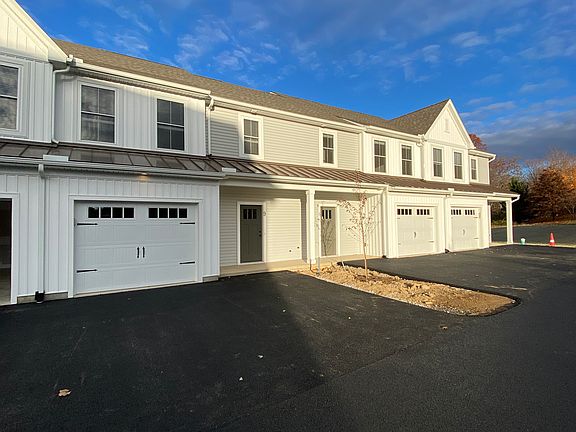 Interior townhome, attached single car garage
