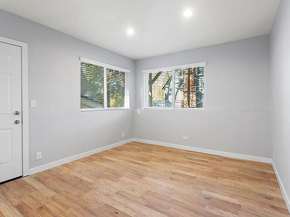 2nd image of 300 Sunset Dr