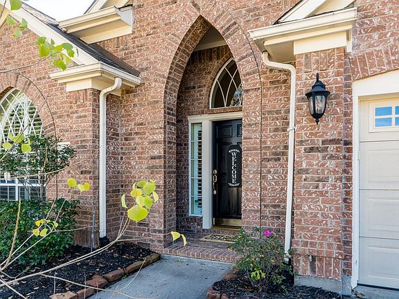 The front foyer is not only charming, but also inviting!