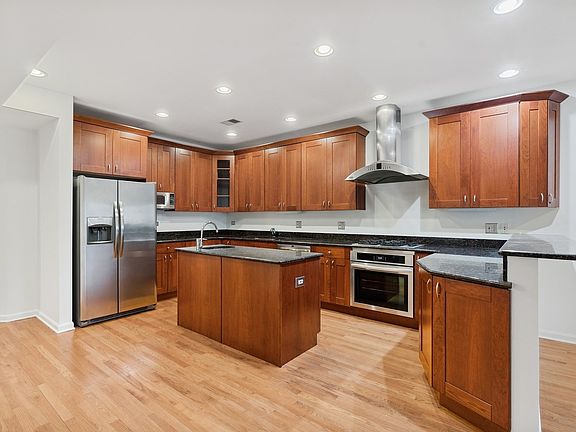 5th image of 1521 N Ashland Ave APT 4