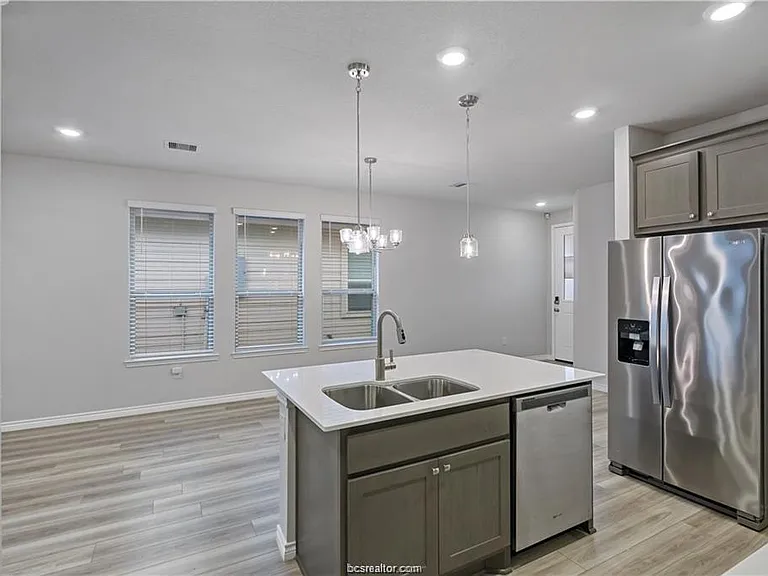 827 Mineral Wells Ln — Photo 10
