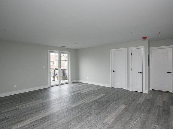 5th image of 170 W Montauk Hwy #25