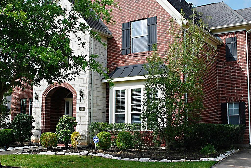 5 bed, 3.5 bath, 3918 sqft, $4,750 — Photo 1