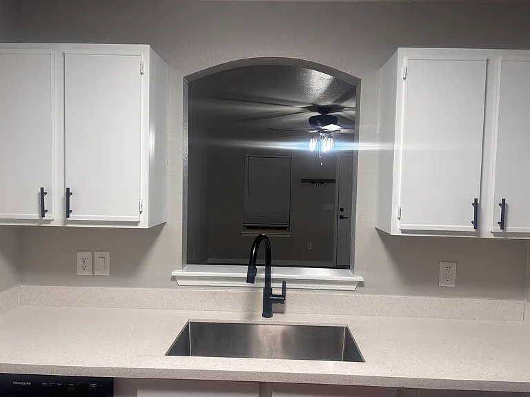 3300 SW Victoria Pl #2 — Photo 5