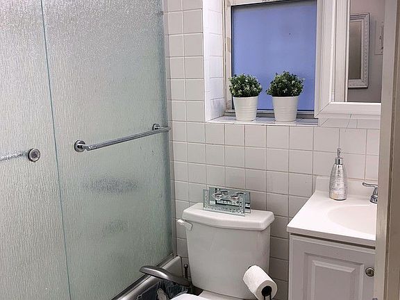 4th image of 3254 45th St APT 3