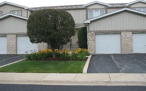 1st image of 15958 S Ashford Ct