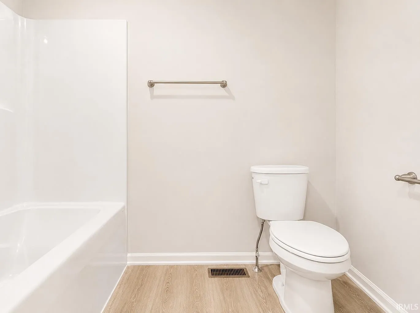 3 bed, 2.5 bath, 1832 sqft, $2,090 — Photo 4