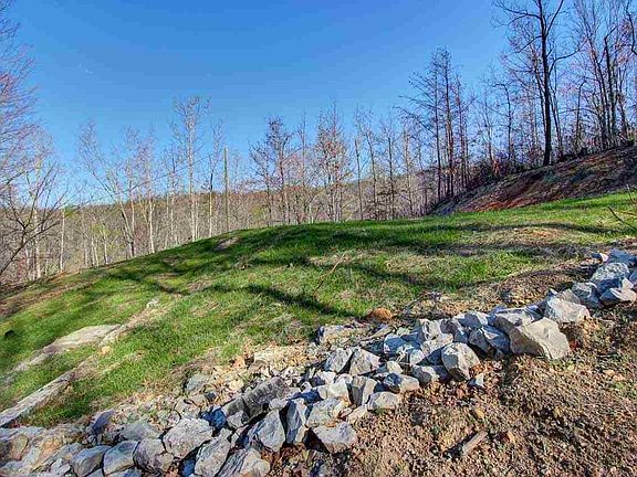 5th image of 734 Deer Path Ln