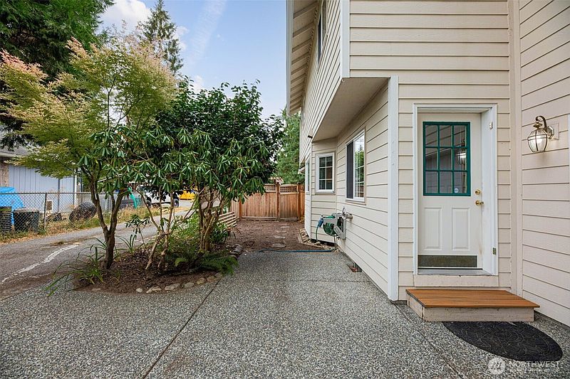 4th image of 115 Long Street