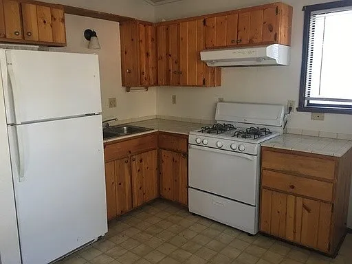 949 Pine Ln — Photo 4