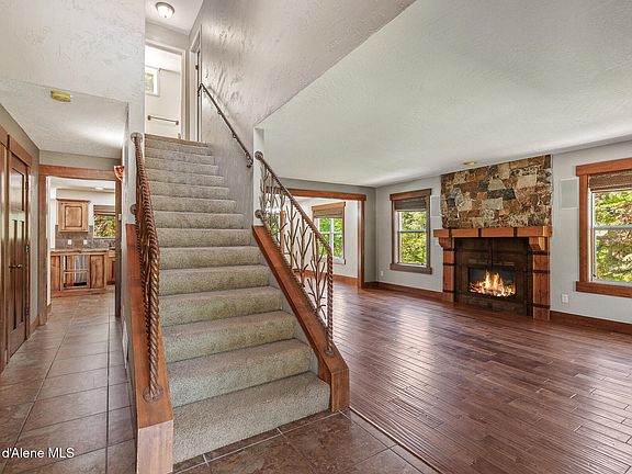 4th image of 3075 E York Ct