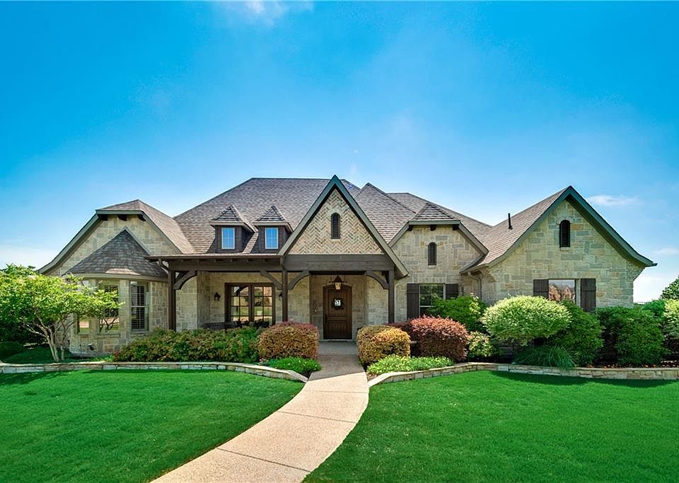 1st image of 105 Yorkshire Dr
