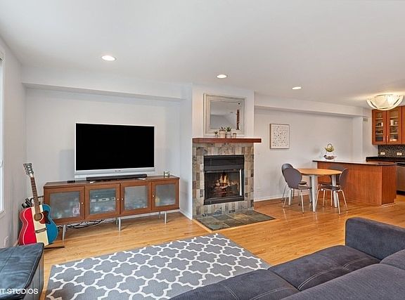 4th image of 2810 N Wolcott Ave #2810