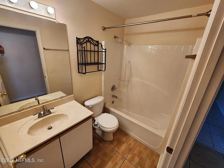 5940 Wentworth Cir S — Photo 20