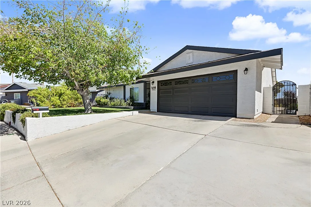 4 bed, 2.0 bath, 1817 sqft, $2,950 — Photo 2