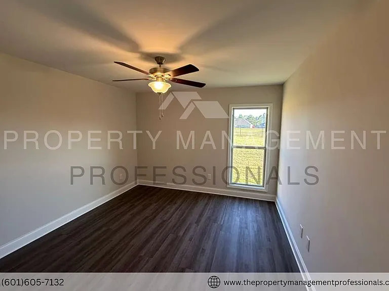571 Patrick Farms Dr — Photo 40