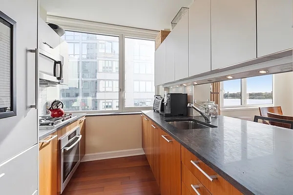 Sold by Nest Seekers International | media 4