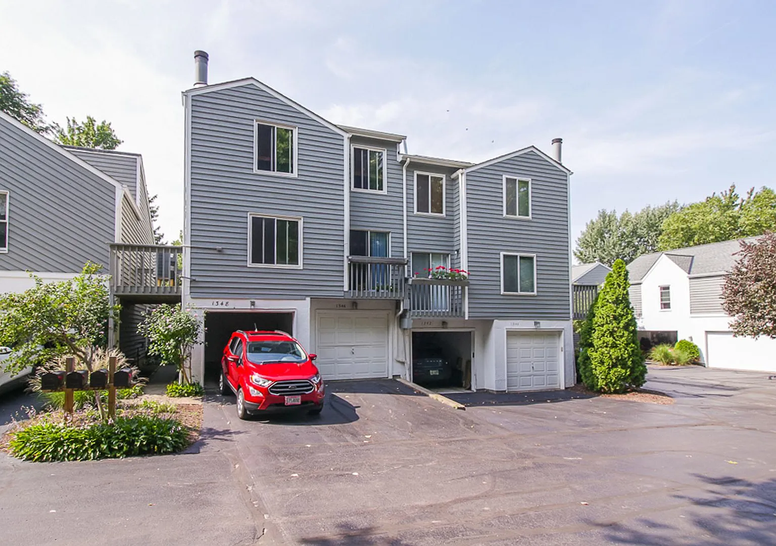 3 Bedroom/2.5 Bath Westlake!! Condo living at it's finest! — Photo 1