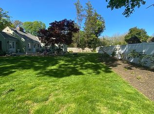 14 Fairfields Ln, Huntington Station, NY 11746