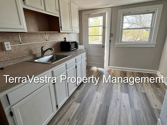 3rd image of 407 Southwest Blvd #5