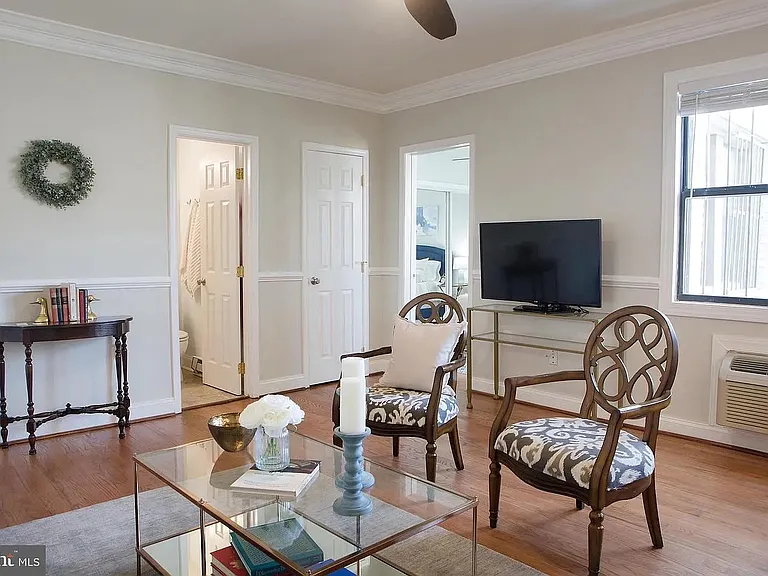315 Evarts St NE #107 — Photo 4