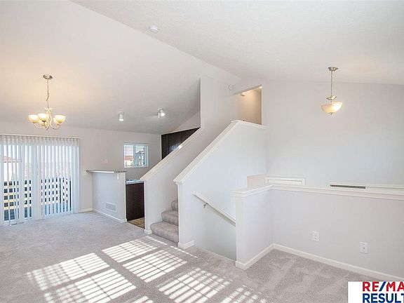 5th image of 20602 Parker St