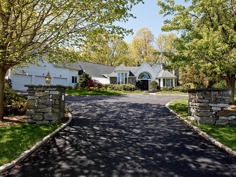 1st image of 7 Old Woods Dr