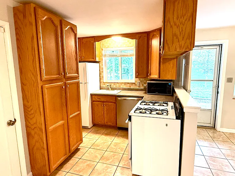 3261 S Pearl St — Photo 7