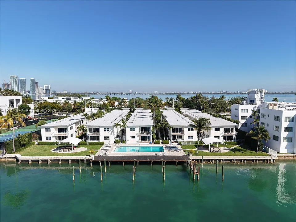 1100 Venetian Way #2B