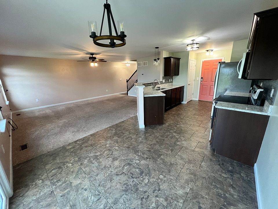 1st image of 820 Harbor Woods Dr