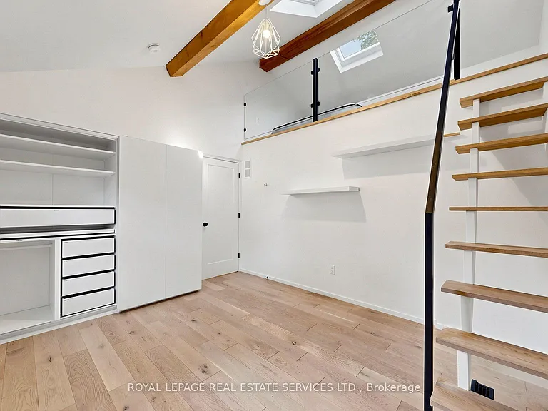 255 Oakwood Cres — Photo 27