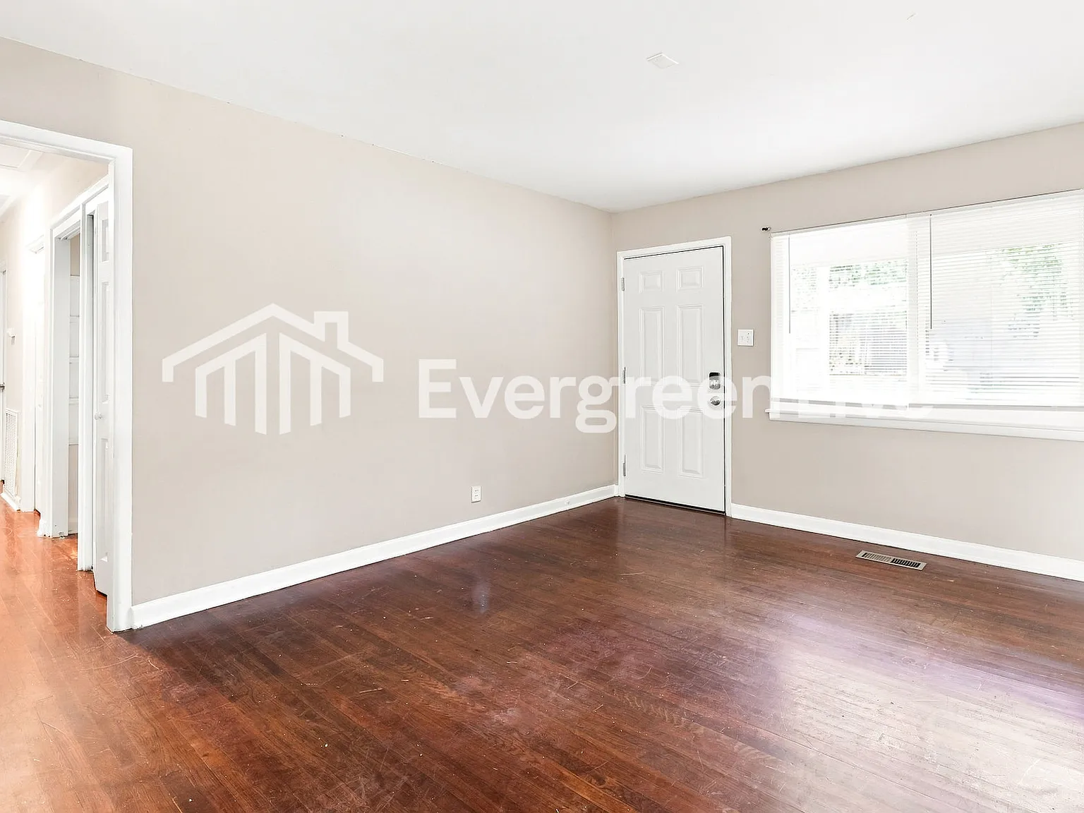 3 bed, 1.0 bath, 1030 sqft, $995 — Photo 3